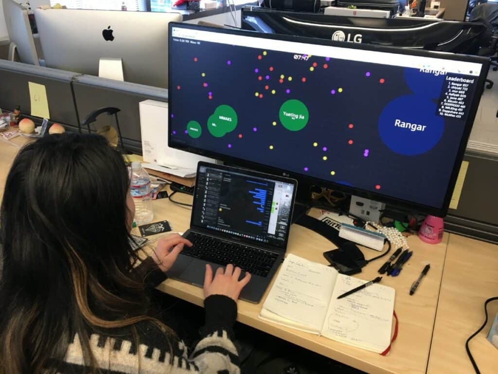 Playing TRAPS in tron offices The newest game that joins the 0M Fund of Tron Arcade is TRAPS! A remake of the popular agar.io on the TRON Blockchain brought to you by LittleFox.