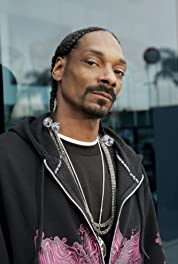 snoop dogg small The notorious hip-hop icon Snoop Dogg famous for its unique and innovative music has made it clear to the public that he is on full track to adopt blockchain in the music industry. Snoop Dog recently purchases Death Row Records and converted it to an NFT label, paving the way for other companies to follow.