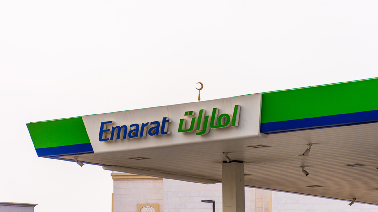 emarat 1 Emarat, the United Arab Emirates' state-owned fuel retailer, has entered into a partnership with global cryptocurrency platform Crypto.com to enable digital asset payments at selected service stations.