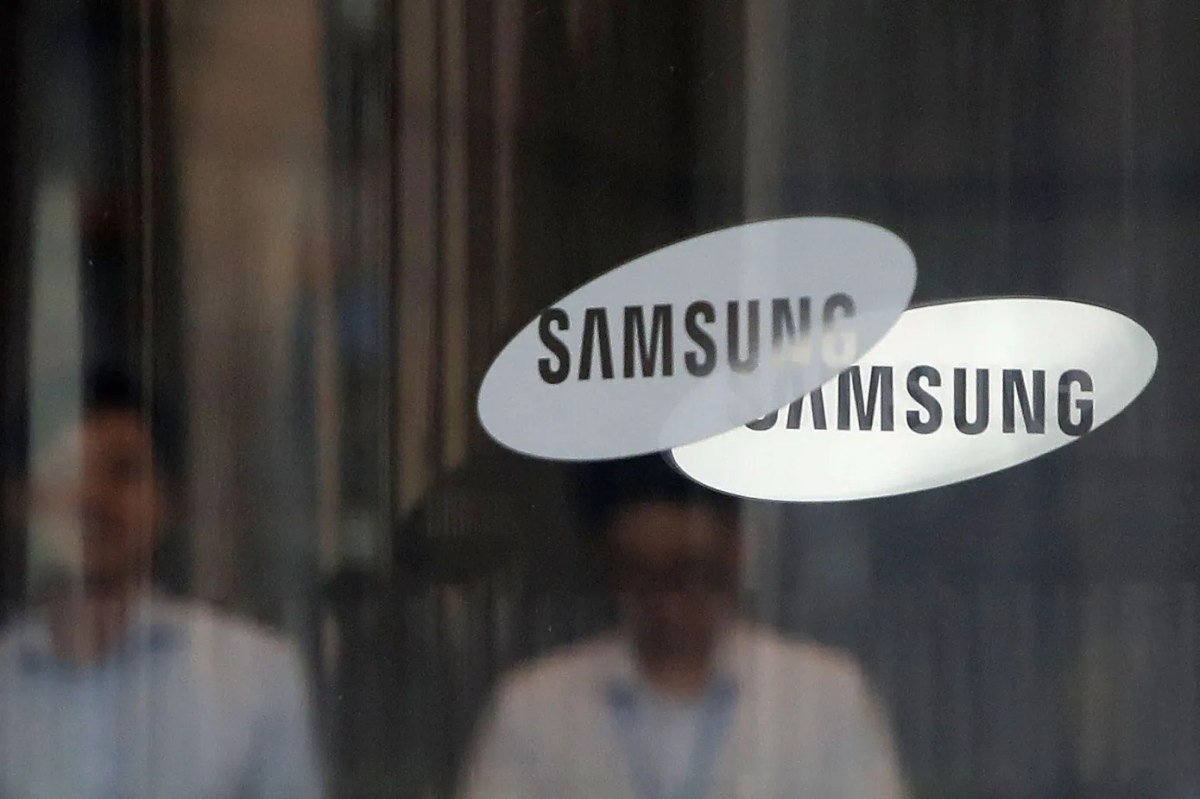 Samsung's own forecast: the memory squeeze deepens in 2027 before it eases 25 samsungs own forecast the memory squeeze deepens in 2027 before it eases 1 Roughly one in three memory chips on the planet comes out of a Samsung fab. Which makes the company's read on its own market the most unsettling thing you'll see this quarter: relief doesn't arrive next year. Conditions deteriorate further in 2027, and supply stays tight through at least 2028.