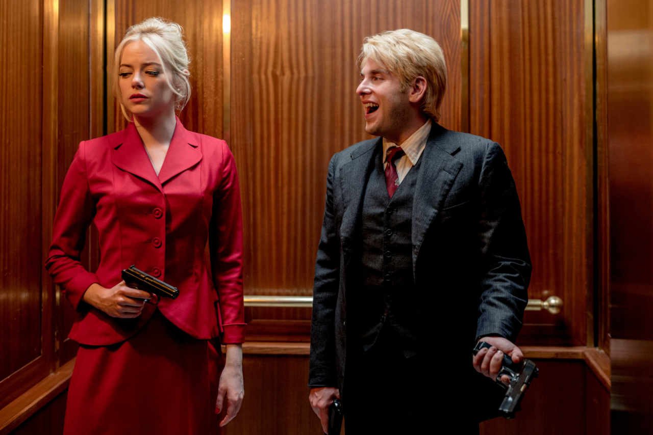 Maniac - Annie Landsberg (Emma Stone) and Owen Milgrim (Jonah Hill) in an elevator