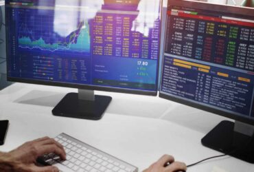 bitcoin outpaced stocks monday with a 2 6 gain as the sp 500 slipped 0 5 Just for a single session, bitcoin behaved the way bitcoin used to.