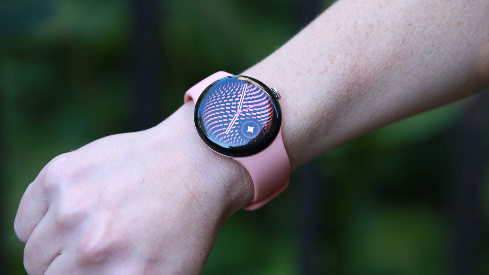 pixel watch 5 hands on a very good smartwatch shipping without half of what makes it new A week in, and the full picture of the Pixel Watch 5 still isn't available to me. That's not me hedging. Google's custom workout builder, blood pressure trend reports and insulin resistance tracking aren't due until September, so a meaningful slice of what's supposed to be new about this watch simply isn't on my wrist.
