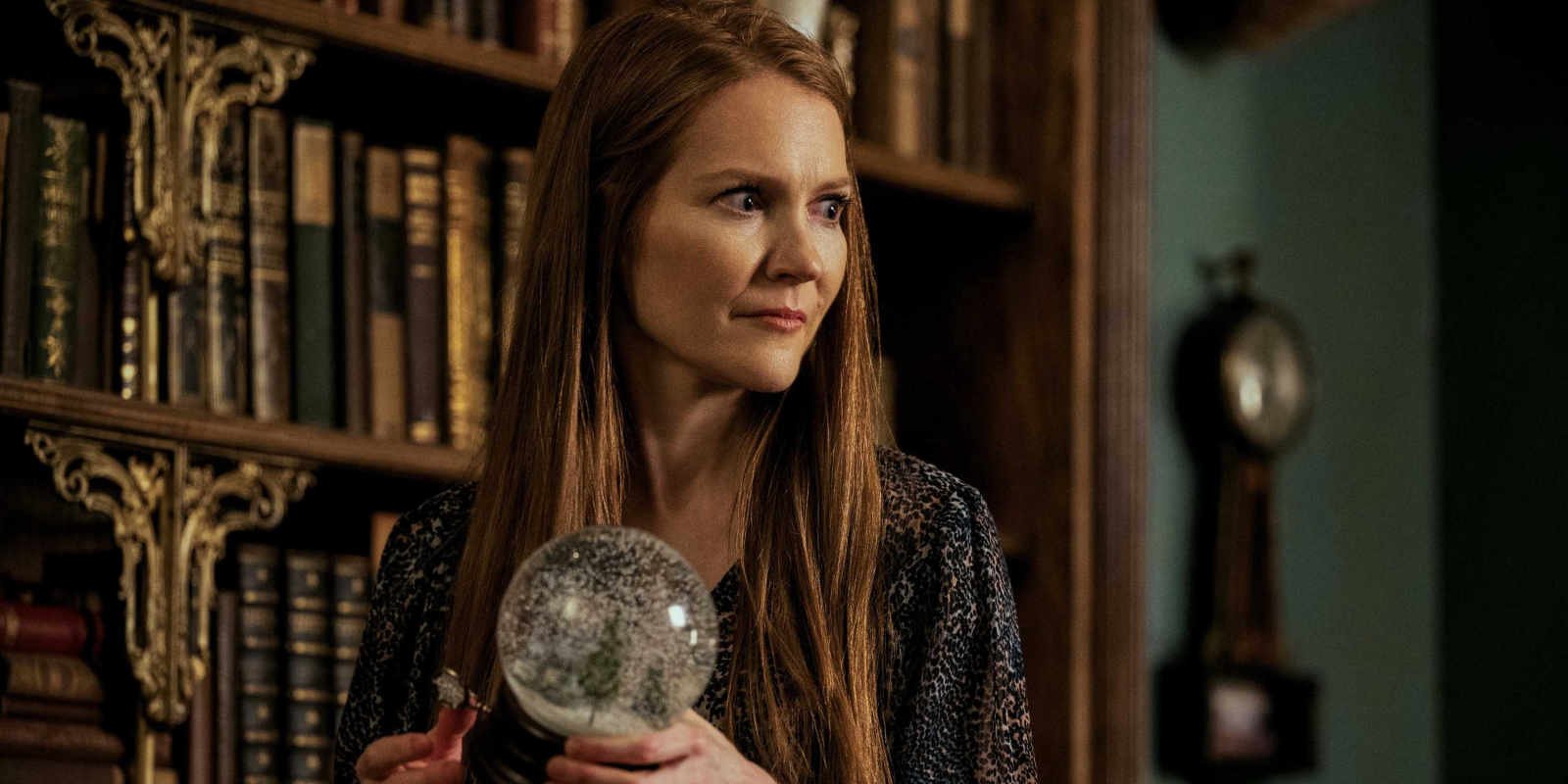 Darby Stanchfield As Nina Locke looking surprised In Locke And Key