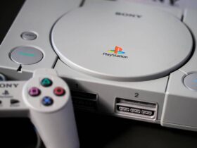 three ps1 games that sat on every 90s kids shelf By rights, the PS1 should have flopped. Sony had never shipped a console, it was gambling on CD-ROMs while Nintendo held the line on cartridges, and the market showed no obvious gap for a newcomer.
