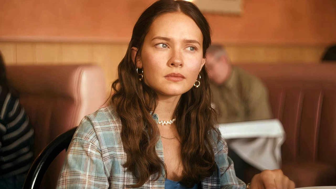 16 emmy nominations under six hours beef season 2 is netflixs easiest one night binge Eight episodes and a total runtime of five hours and 49 minutes. That is the full commitment required if you want to arrive at Monday's Emmys already familiar with the most-nominated title Netflix has in the race.