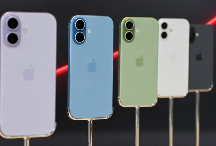 apple hiked prices on its older iphones overnight instead of cutting them Last year's iPhone didn't get cheaper. Apple made it more expensive.