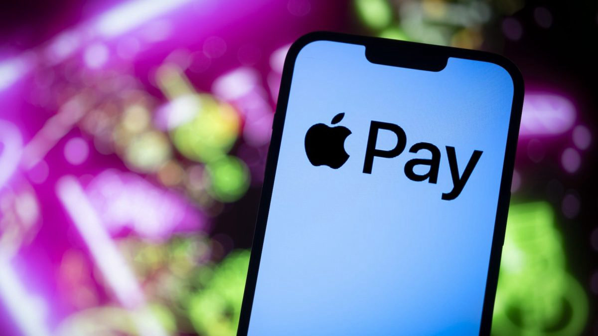 Apple Pay Goes Live in India, but Only Axis Bank Cardholders Can Use It for Now 25 apple pay goes live in india but only axis bank cardholders can use it for now India, the most populous country in the world, finally has Apple Pay. The launch is narrow, though: only one bank supports it, and it does not work with the payment system most Indians rely on every day.