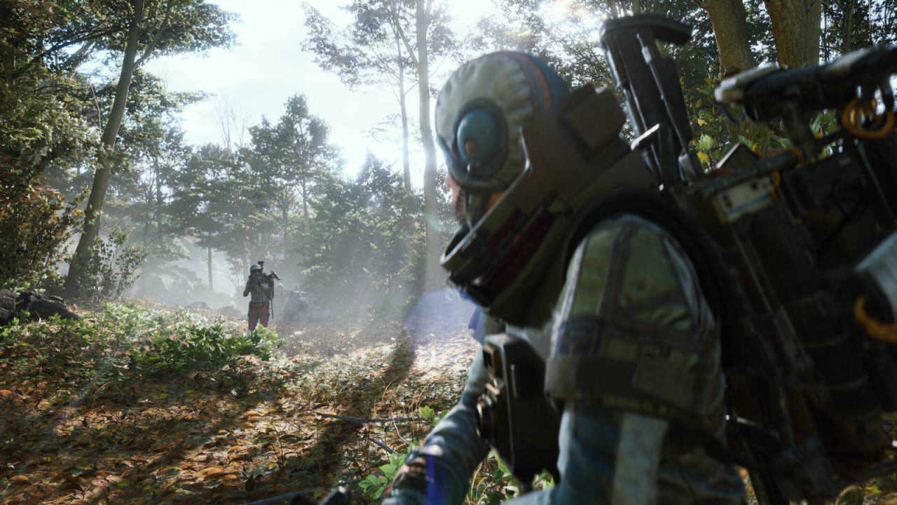 Arc Raiders Goes Big With Frozen Trail: Grappling Hooks, a Fallen Emperor and a Three-Seat Gondola 28 A raider aiming at another in a forest in Arc Raiders.