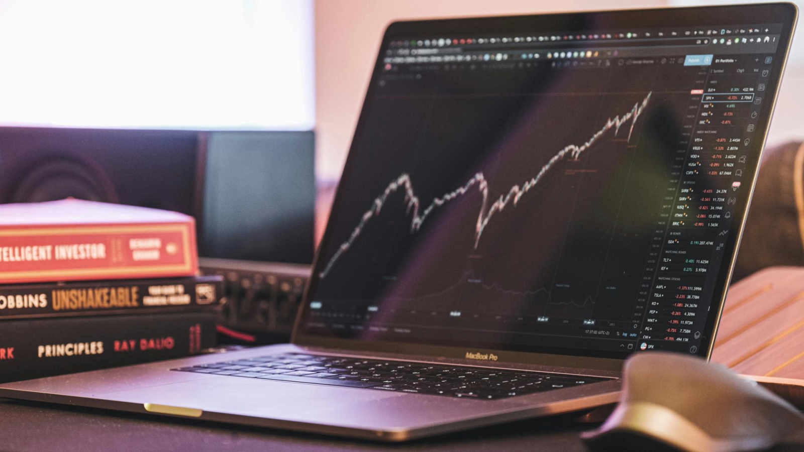 bitcoin reclaims its 50 week moving average a signal that has often marked the end of bear markets For 45 weeks, bitcoin kept hitting the same level on the chart and getting pushed back down. In the week ended Sept. 20, it finally closed above it.