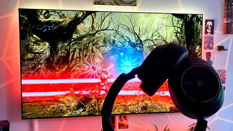 Using headphones while playing Returnal on PC