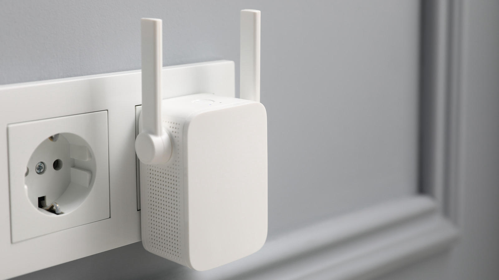 Should You Still Buy a Wi-Fi Extender in 2026? Here's the Catch 25 should you still buy a wi fi extender in 2026 heres the catch No Wi-Fi extender can make a weak signal strong. That one built-in limit is why the cheapest fix for a dead zone so often turns out to be the wrong one.
