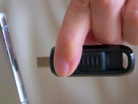 usb c vs usb a flash drives why the connector tells you almost nothing Look at the plug on the end of a flash drive and you learn almost nothing about its speed. That misunderstanding is widespread, and it is the one that empties wallets.