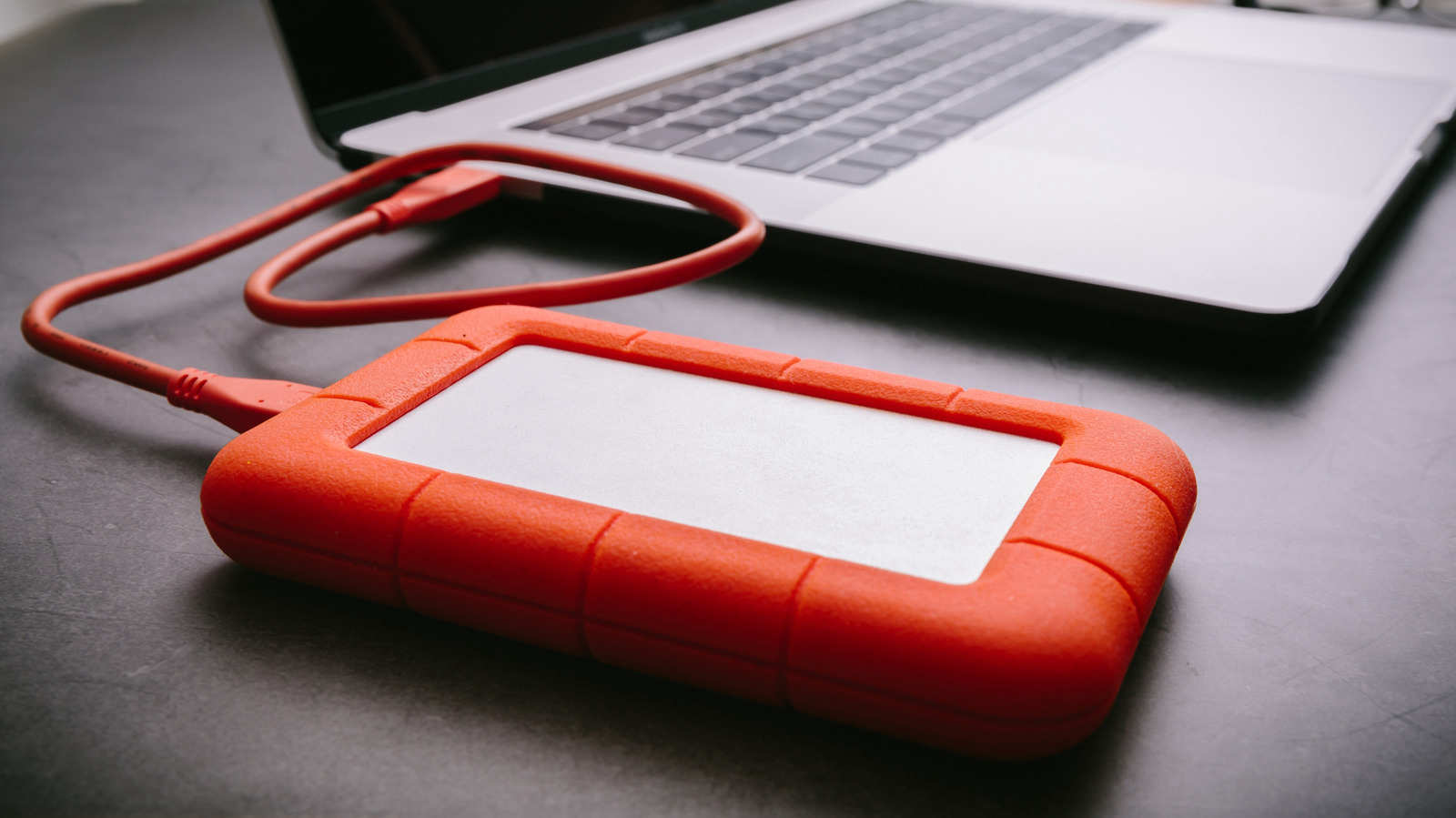 Backing up your files: how the 3-2-1 rule works 25 backing up your files how the 3 2 1 rule works Keeping just one copy of your files on a single drive creates a single point of failure. Eventually, single points of failure give out.