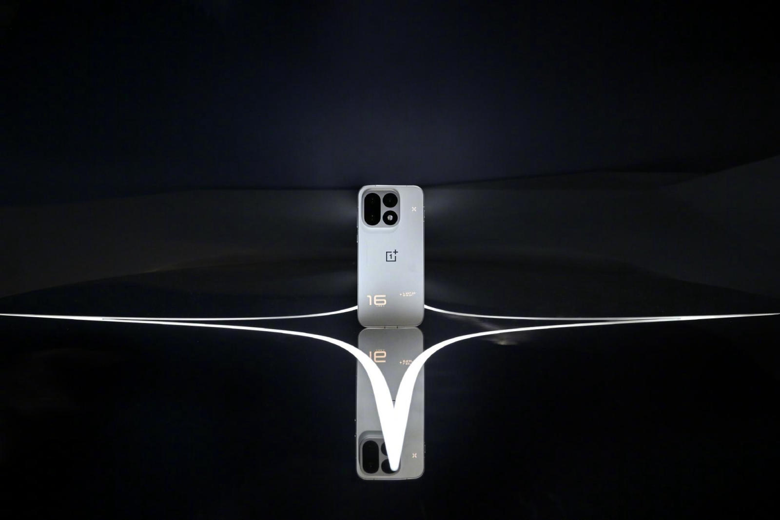 OnePlus 16 Debuts in China With a 9,000mAh Battery, 185Hz Display and Overhauled Cameras