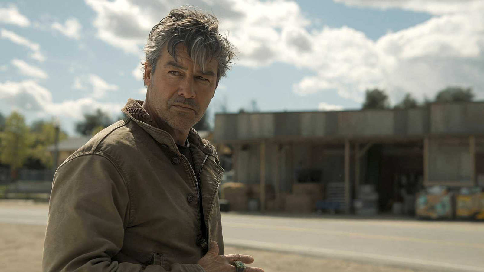 Lanterns Season 1 Finale: 8 Unanswered Questions Heading Into Season 2 28 Hal Jordan (Kyle Chandler) shows off his power ring in Lanterns