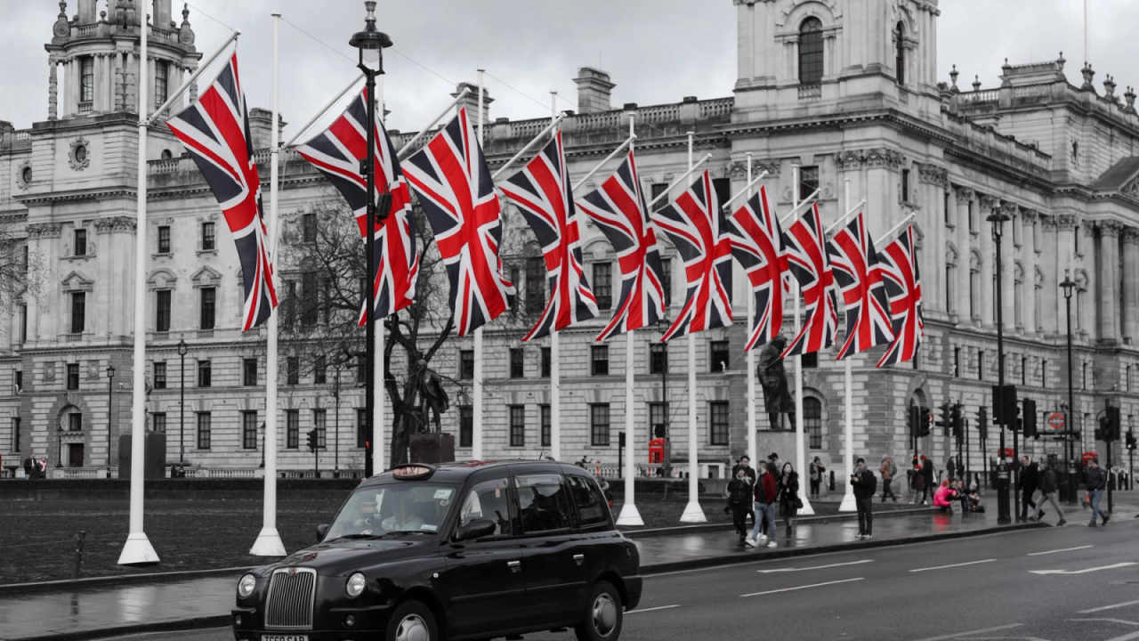 UK crypto firms have until February 2027 to apply as the FCA opens its authorization gateway
